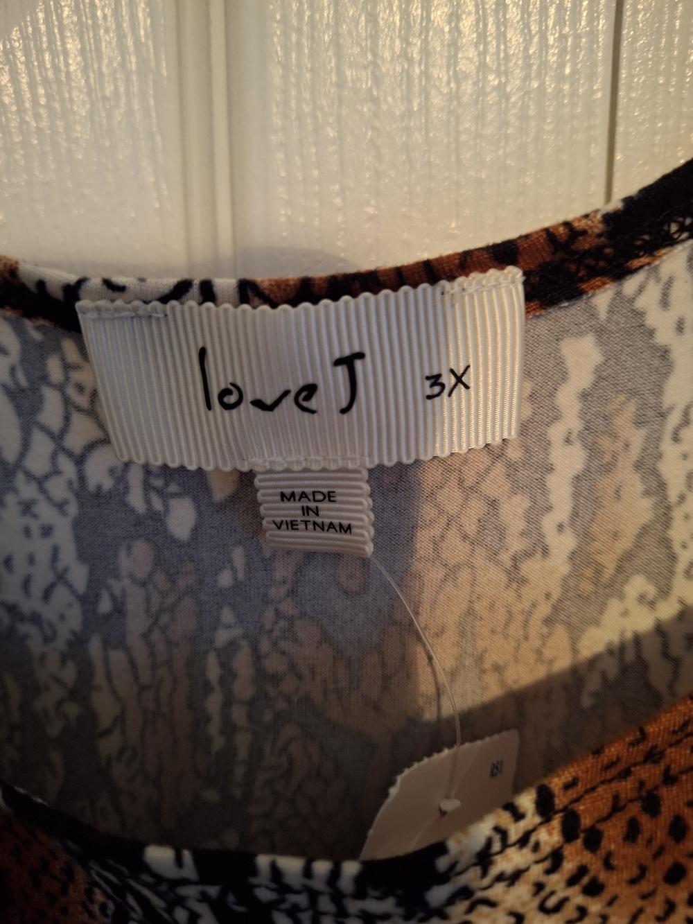 Sleeveless Python-Print Lightweight Dress - Picture 3 of 3